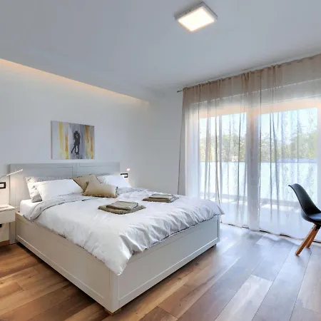 Dora By Interhome Pula