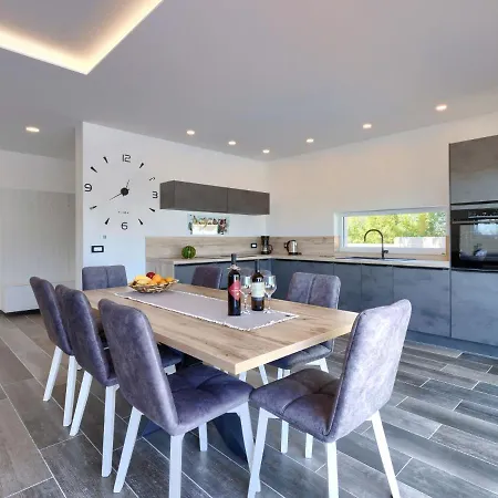 Dora By Interhome Pula